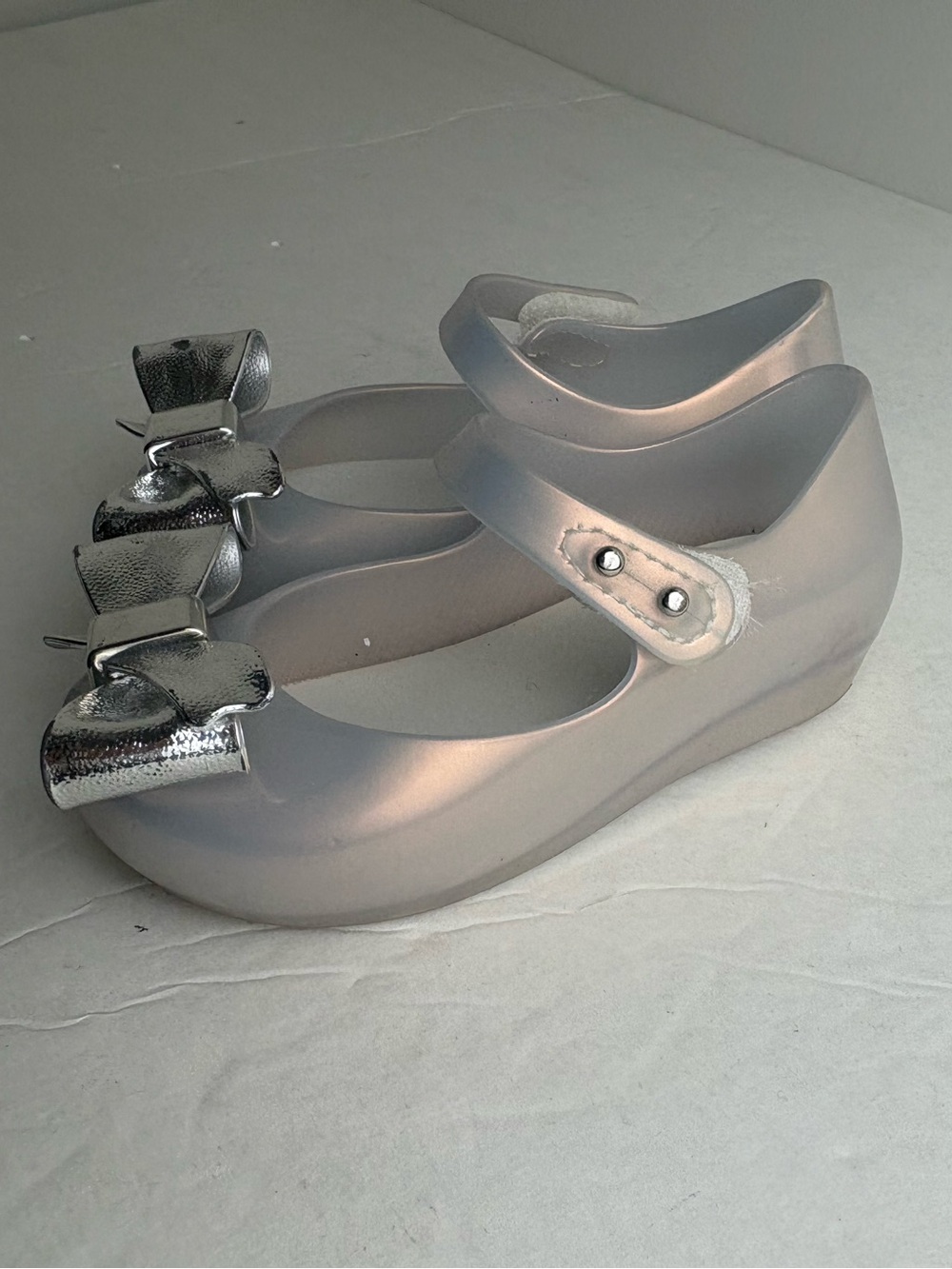 Mini Melissa ultra girl white and silver logo dress shoes size 7